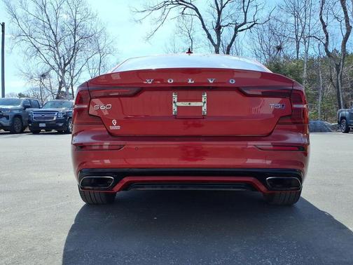 Fusion Red Metallic 2021 Volvo S60 T5 Momentum