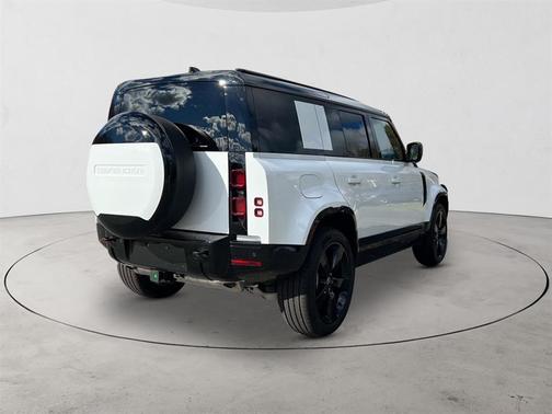 2025 Land Rover Defender 110 P400 X-Dynamic SE
