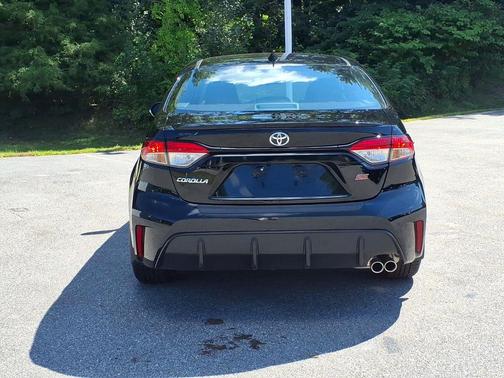 Midnight Black Metallic 2026 Toyota Corolla SE