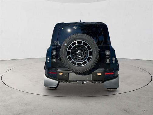 2026 Land Rover Defender 110 V8