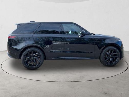 2026 Land Rover Range Rover Sport SE