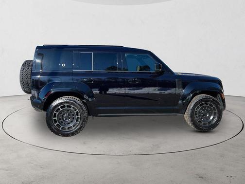 2026 Land Rover Defender 110 V8