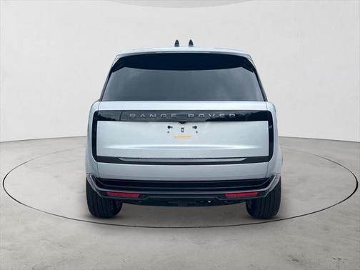 2025 Land Rover Range Rover P530 SE