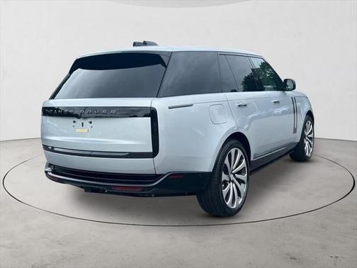 2025 Land Rover Range Rover P530 SE