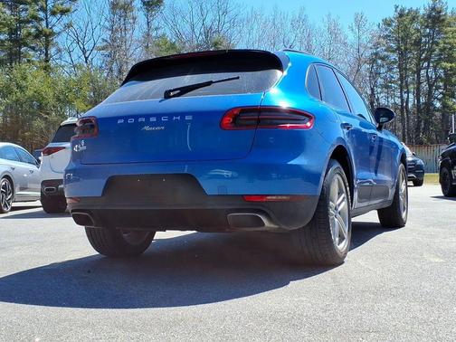 Sapphire Blue Metallic 2017 Porsche Macan Macan