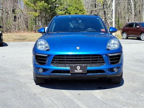 Sapphire Blue Metallic 2017 Porsche Macan Macan