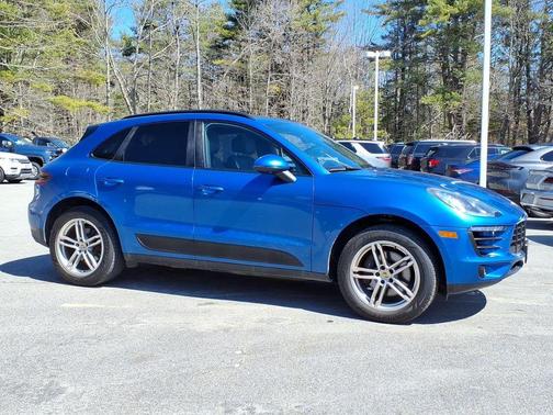 Sapphire Blue Metallic 2017 Porsche Macan Macan