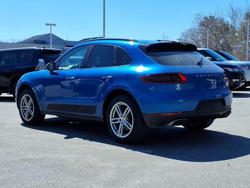 Sapphire Blue Metallic 2017 Porsche Macan Macan