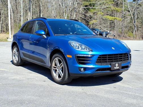 Sapphire Blue Metallic 2017 Porsche Macan Macan