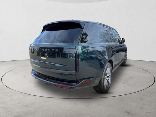 British Racing Green 2026 Land Rover Range Rover P400 SE 7 Seat