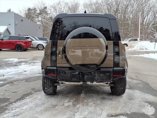 2026 Land Rover Defender P400 X-Dynamic SE