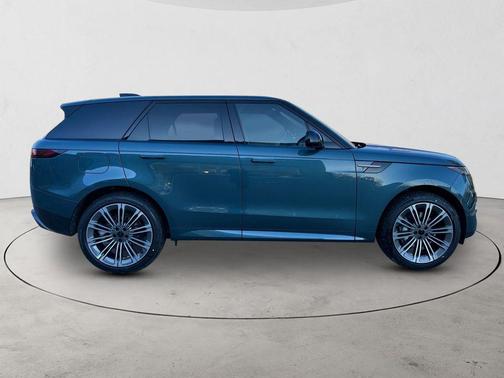 Giola Green Metallic 2026 Land Rover Range Rover Sport SE