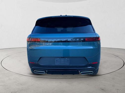 Giola Green Metallic 2026 Land Rover Range Rover Sport SE