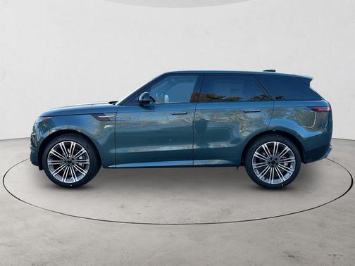 Giola Green Metallic 2026 Land Rover Range Rover Sport SE