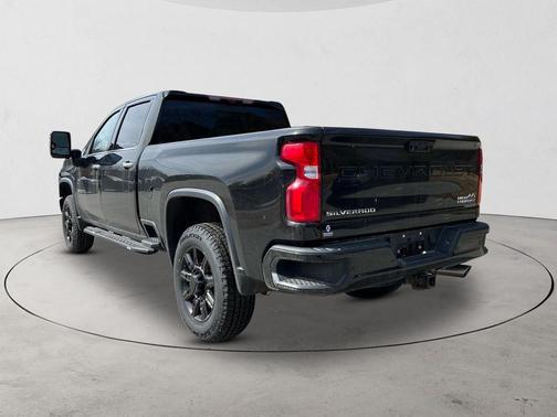 Black 2022 Chevrolet Silverado 2500 High Country