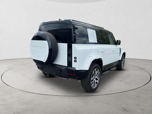 Fuji White 2026 Land Rover Defender P400 X-Dynamic SE