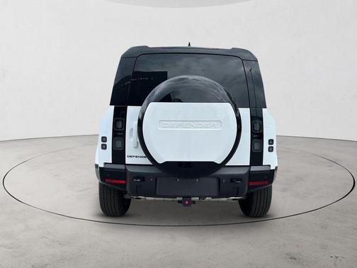 Fuji White 2026 Land Rover Defender P400 X-Dynamic SE