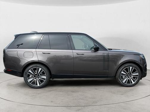 2025 Land Rover Range Rover P530 SE