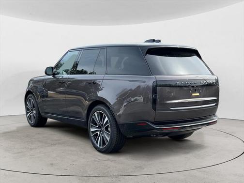 2025 Land Rover Range Rover P530 SE