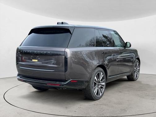 2025 Land Rover Range Rover P530 SE