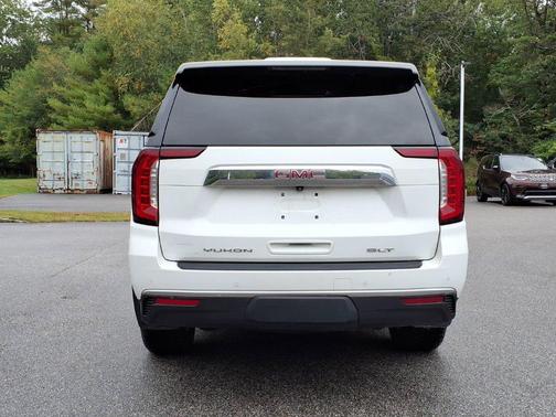 Summit White 2022 GMC Yukon SLT