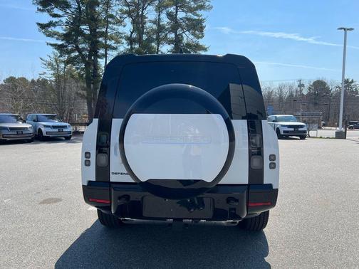 Fuji White 2026 Land Rover Defender X-Dynamic SE