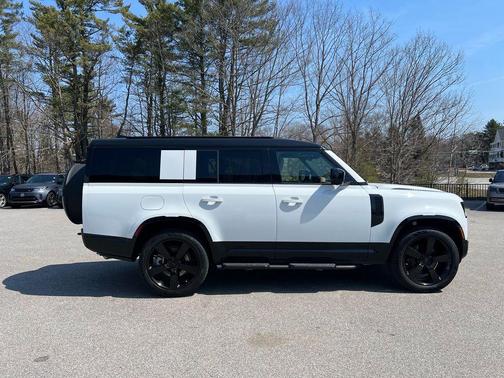 Fuji White 2026 Land Rover Defender X-Dynamic SE