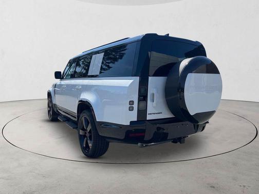 Fuji White 2026 Land Rover Defender X-Dynamic SE