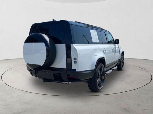 Fuji White 2026 Land Rover Defender X-Dynamic SE