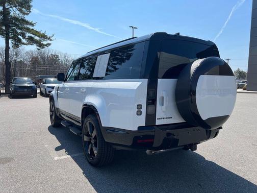 Fuji White 2026 Land Rover Defender X-Dynamic SE