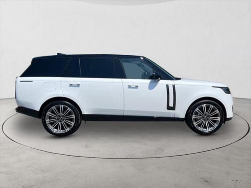 2025 Land Rover Range Rover P400 SE 7 Seat