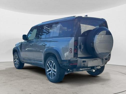 2025 Land Rover Defender 110 P400 X-Dynamic SE