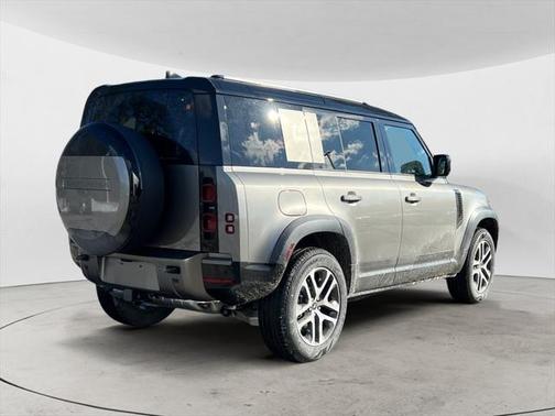 2025 Land Rover Defender 110 P400 X-Dynamic SE