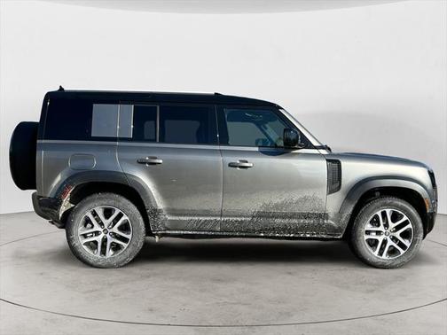 2025 Land Rover Defender 110 P400 X-Dynamic SE