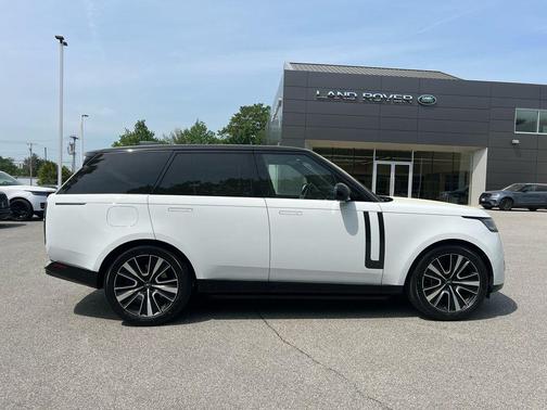 Fuji White 2023 Land Rover Range Rover P530 SE