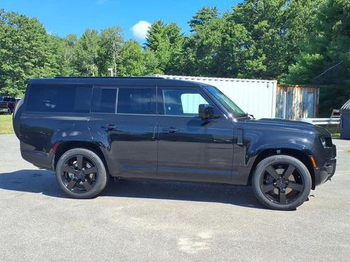 Santorini Black Metallic 2026 Land Rover Defender P400 X-Dynamic SE