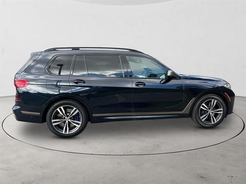 2022 BMW X7 M50i