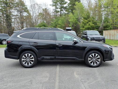Crystal Black Silica 2023 Subaru Outback Touring XT