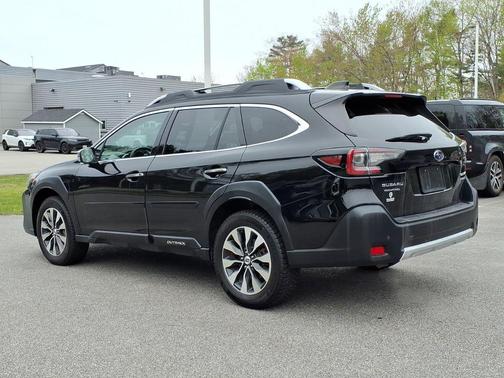 Crystal Black Silica 2023 Subaru Outback Touring XT