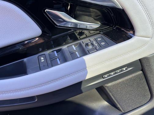 2023 Land Rover Range Rover Evoque R-Dynamic SE