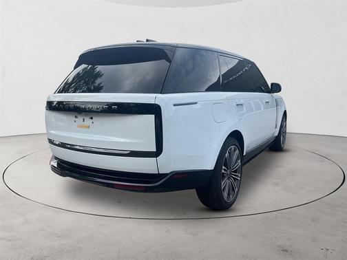 2025 Land Rover Range Rover P530 SE 7 Seat