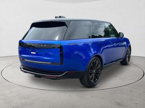 2025 Land Rover Range Rover P530 SE