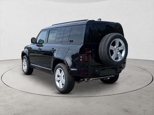 2025 Land Rover Defender 110 P400 X-Dynamic SE