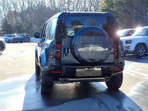 2025 Land Rover Defender 110 P400 X-Dynamic SE