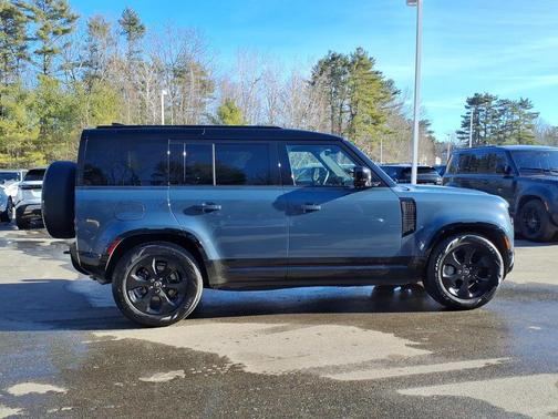 2025 Land Rover Defender 110 P400 X-Dynamic SE