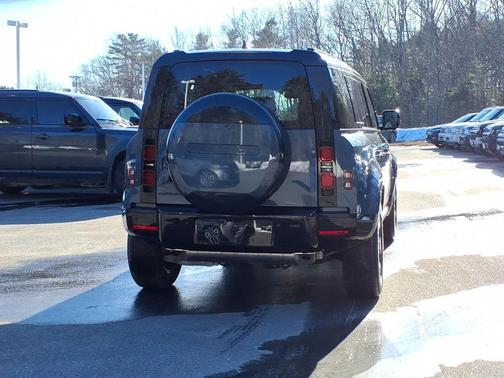 2025 Land Rover Defender 110 P400 X-Dynamic SE