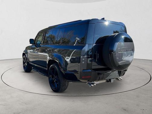 2026 Land Rover Defender V8