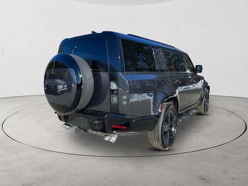 2026 Land Rover Defender V8