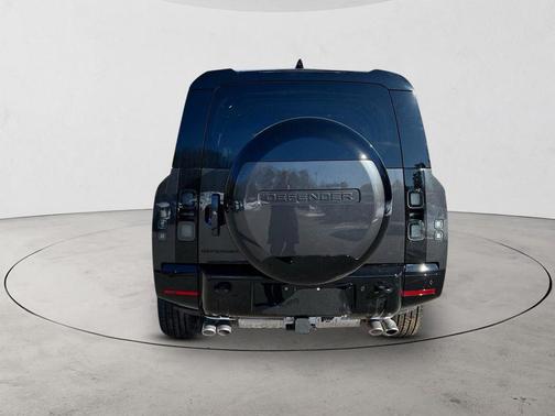 2026 Land Rover Defender V8