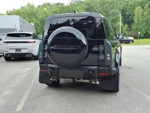 Santorini Black Metallic 2024 Land Rover Defender 110 V8